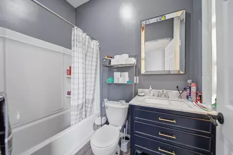 Bath - 305 Monroe Ave, Dixon, IL 61021 photo 3 of 4