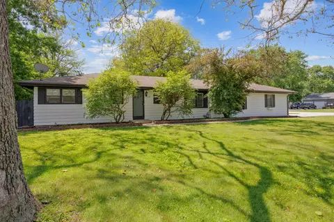 2158 Pleasure View Rd, Aurora, IL 60506