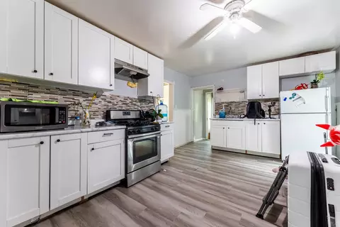 Kitchen - 3233 Madison Ave, Brookfield, IL 60513 photo 1 of 2