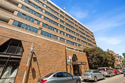 2800 N Orchard St #402, Chicago, IL 60657