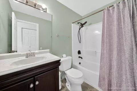 Bath - 1141 Stonegate Rd, Algonquin, IL 60102 photo 2 of 3