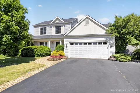 1141 Stonegate Rd, Algonquin, IL 60102