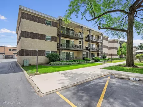 925 8th Ave #4, La Grange, IL 60525