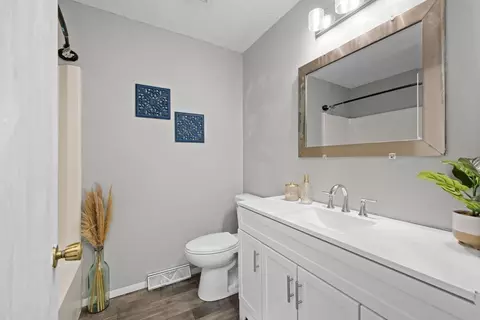 Bath - 109 Blackhawk Dr, Park View, IA 52748 photo 1 of 4