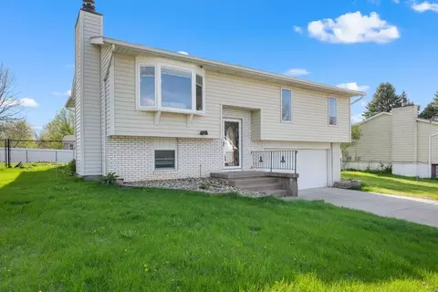 Exterior - 109 Blackhawk Dr, Park View, IA 52748 photo 2 of 10