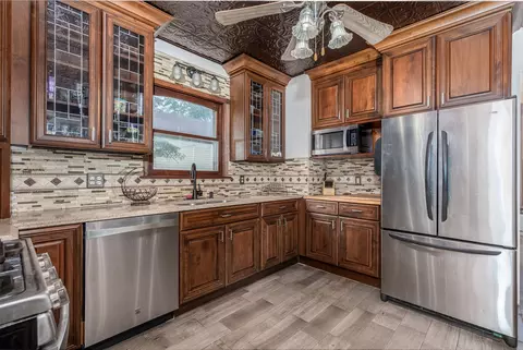 Kitchen - 401 E Prospect Ave, Ottawa, IL 61350 photo 1 of 2