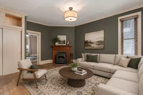 Living - 401 E Prospect Ave, Ottawa, IL 61350 photo 6 of 7