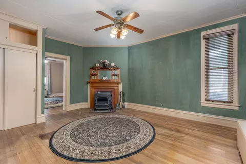 Living - 401 E Prospect Ave, Ottawa, IL 61350 photo 5 of 7