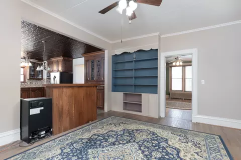 Living - 401 E Prospect Ave, Ottawa, IL 61350 photo 4 of 7