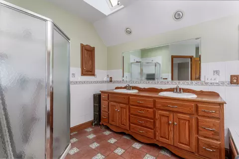 Bath - 401 E Prospect Ave, Ottawa, IL 61350 photo 4 of 4