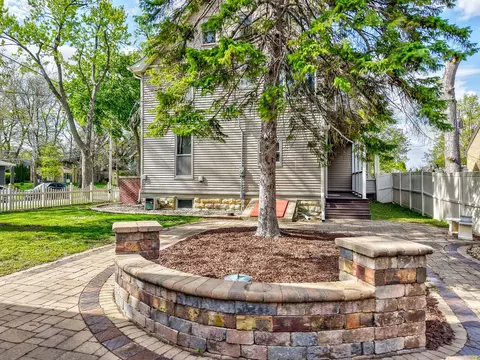 Exterior - 401 E Prospect Ave, Ottawa, IL 61350 photo 6 of 12