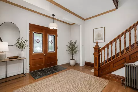 Entry Way - 401 E Prospect Ave, Ottawa, IL 61350 photo 2 of 4