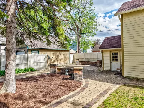 Exterior - 401 E Prospect Ave, Ottawa, IL 61350 photo 7 of 12
