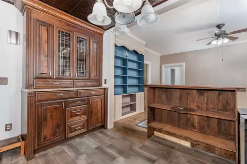 Entry Way - 401 E Prospect Ave, Ottawa, IL 61350 photo 3 of 4