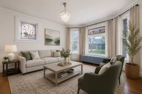 Living - 401 E Prospect Ave, Ottawa, IL 61350 photo 3 of 7