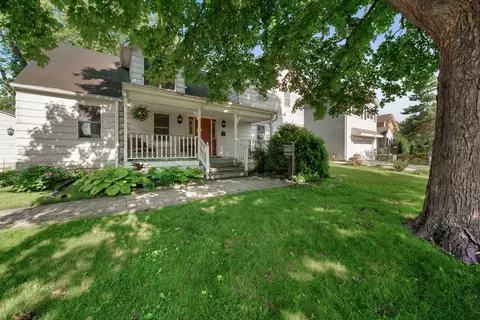 707 Glenshire Rd, Glenview, IL 60025