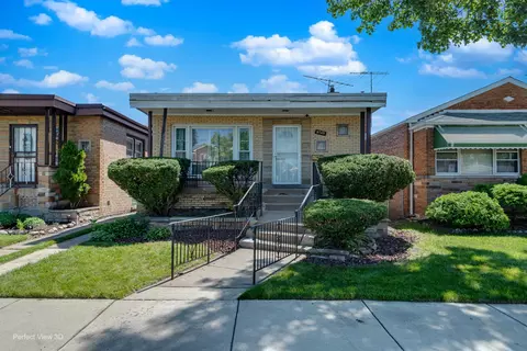 8745 S Euclid Ave, Chicago, IL 60617