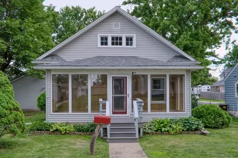 922 9th Ave, Fulton, IL 61252