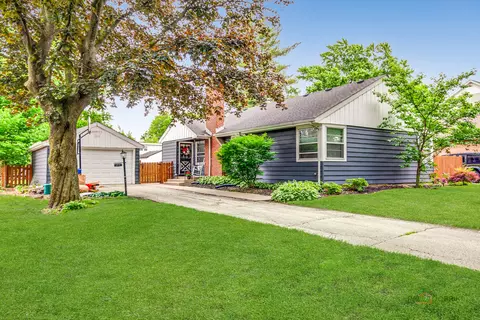 213 N Emerson St, Mount Prospect, IL 60056