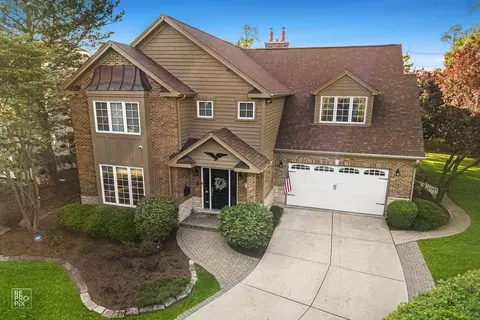501 Wedgewood Ct, Hinsdale, IL 60521