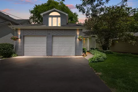 66 N Lake Ave, Third Lake, IL 60030