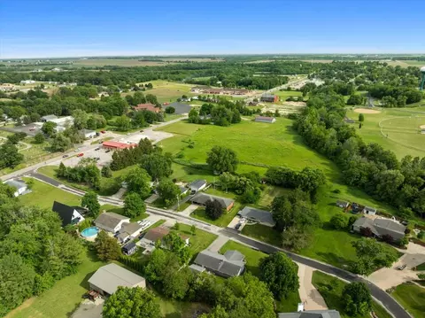 View/Area - 203 Highview Dr, Eureka, IL 61530 photo 3 of 5