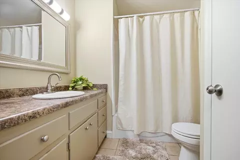 Bath - 203 Highview Dr, Eureka, IL 61530 photo 1 of 3