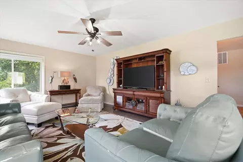 Living - 203 Highview Dr, Eureka, IL 61530 photo 3 of 4