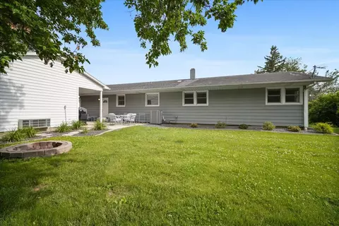 Exterior - 203 Highview Dr, Eureka, IL 61530 photo 7 of 9
