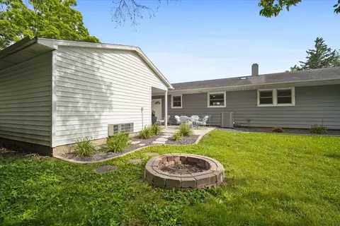 Exterior - 203 Highview Dr, Eureka, IL 61530 photo 6 of 9