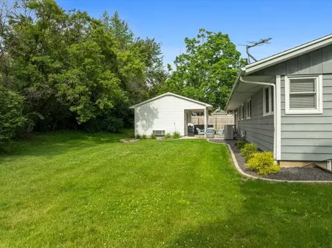 Exterior - 203 Highview Dr, Eureka, IL 61530 photo 8 of 9