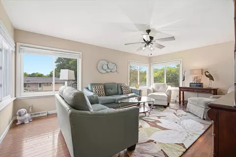 Living - 203 Highview Dr, Eureka, IL 61530 photo 2 of 4