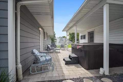 Exterior - 203 Highview Dr, Eureka, IL 61530 photo 5 of 9