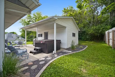Exterior - 203 Highview Dr, Eureka, IL 61530 photo 4 of 9