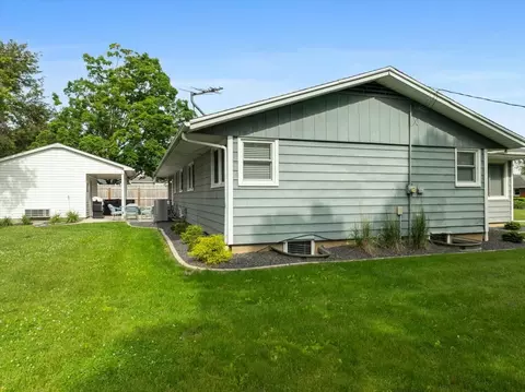 Exterior - 203 Highview Dr, Eureka, IL 61530 photo 9 of 9