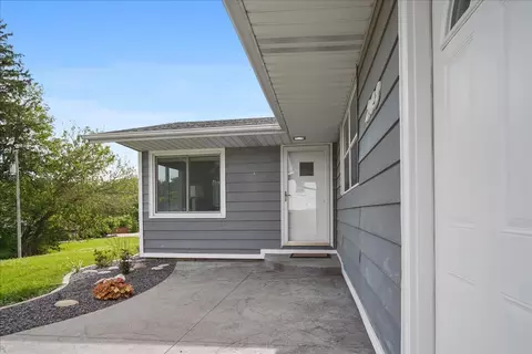 Exterior - 203 Highview Dr, Eureka, IL 61530 photo 3 of 9