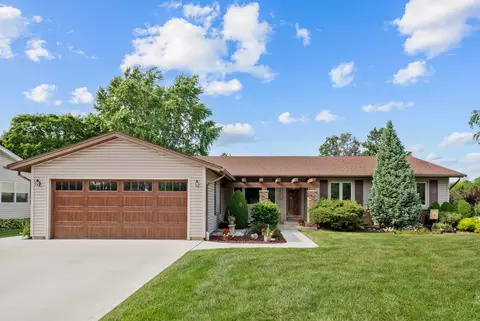 230 Yarmouth Rd, Elk Grove Village, IL 60007