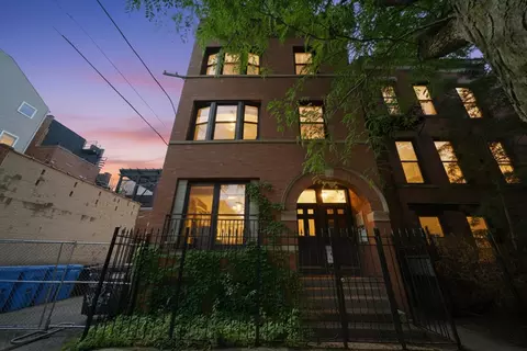 2013 W Crystal St #1F, Chicago, IL 60622