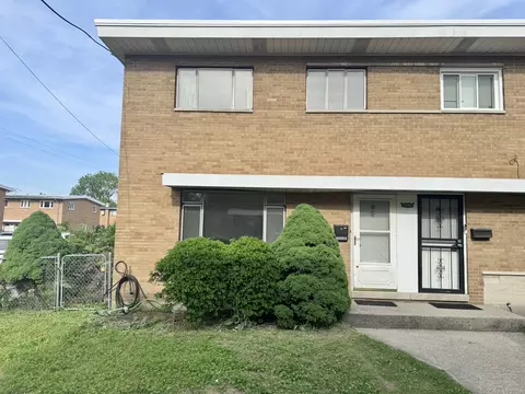 2540 W Jerome St #D, Chicago, IL 60645