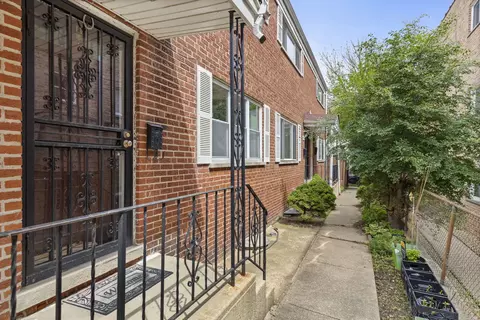 1727 W Estes Ave #C, Chicago, IL 60626