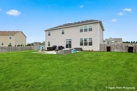 Exterior - 6828 Galway Dr, Mchenry, IL 60050 photo 4 of 9