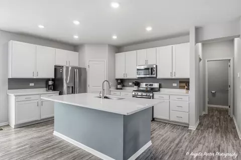 Kitchen - 6828 Galway Dr, Mchenry, IL 60050 photo 3 of 4