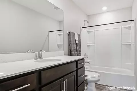 Bath - 6828 Galway Dr, Mchenry, IL 60050 photo 2 of 2