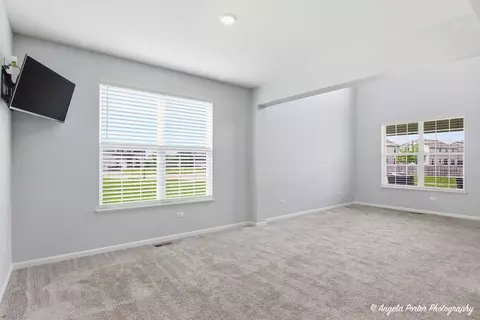 Living - 6828 Galway Dr, Mchenry, IL 60050 photo 4 of 7