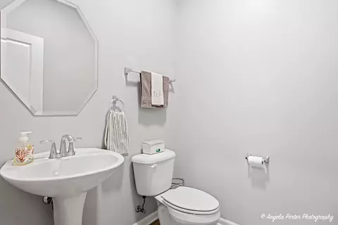 Bath - 6828 Galway Dr, Mchenry, IL 60050 photo 1 of 2