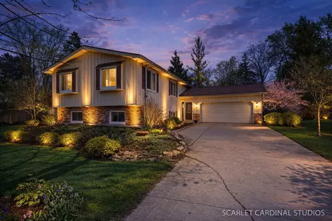 n385 Silverleaf Boulevard, Wheaton, IL 60187