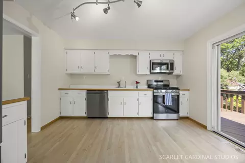 Kitchen - n385 Silverleaf Boulevard, Wheaton, IL 60187 photo 3 of 3