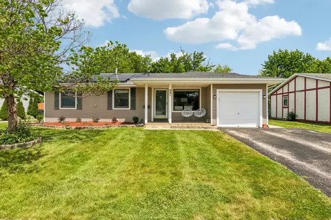 951 Grissom Trl, Elk Grove Village, IL 60007