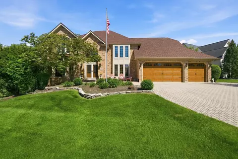 8701 Lake Ridge Dr, Darien, IL 60561