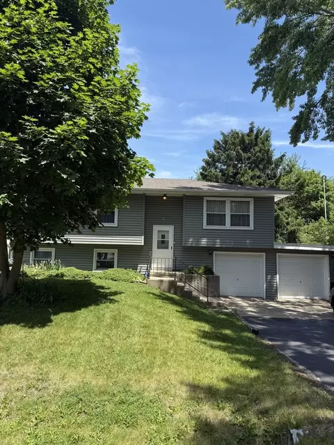 6 Marlin Dr, Oswego, IL 60543
